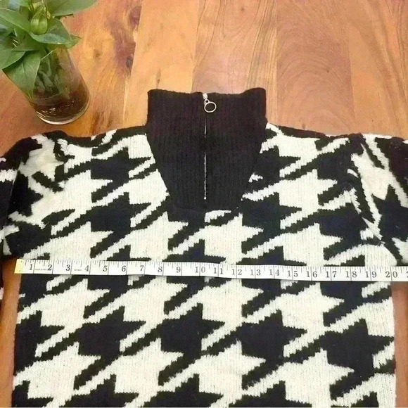 Houndstooth Turtle Neck Black & White Sweater Jumper with Zip Up  Collar. - Picture 10 of 12